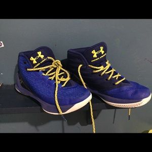 UNDER ARMOUR BLUE TENNIS SHORS, SIZE 4 Y